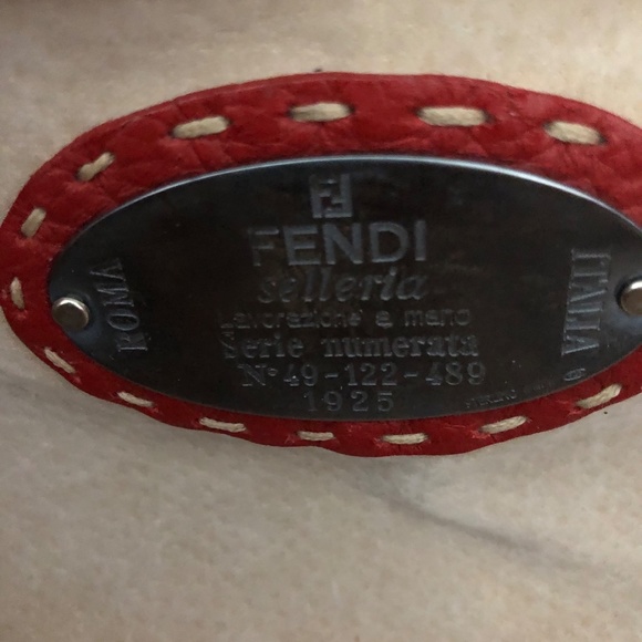 💥SOLD💥🌺Authentic Fendi Baguette Handbag in Red Leather🌺 - Picture 8 of 17